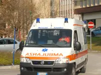 Belluno, 15 marzo 2007. Feltre, un'ambulanza esce dal pronto soccorso dell'ospedale.