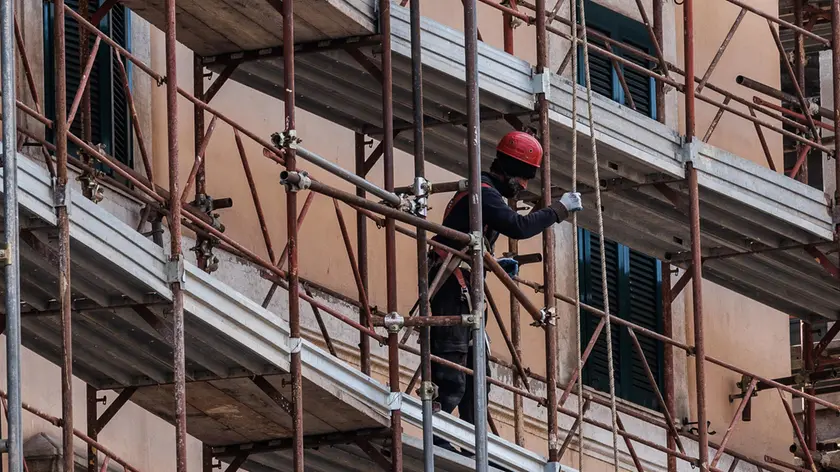 Un lavoratore del comparto edilizio: in arrivo misure che metteranno a rischio la liquidità delle imprese