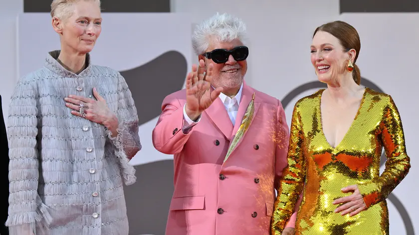 (L-R) British actor Tilda Swinton , Spanish director and screenwriter Pedro Almodovar and US actor Julianne Moore arrive for the premiere of 'The Room Next Door' during the 81st Venice Film Festival in Venice, Italy, 02 September 2024. The movie is presented in official competition 'Venezia 81' at the festival running from 28 August to 07 September 2024. ANSA/ETTORE FERRARI