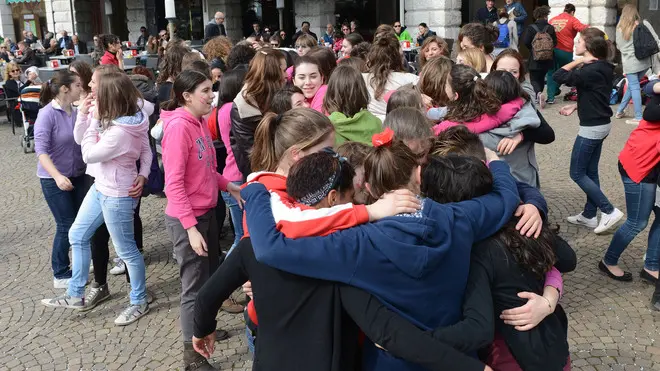 Flash maob in piazza martiri per loa settimana dell'amore