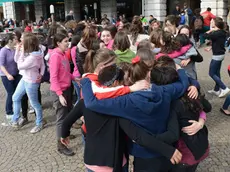 Flash maob in piazza martiri per loa settimana dell'amore