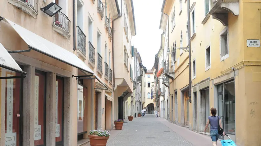 gian paolo perona- perona- belluno- negozi chiusi