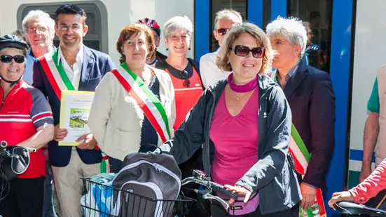 stefano da rin puppel - perona - calalzo di cadore - arrivo del primo treno abilitato al trasporto biciclette - padrin roberto - larese filon francesca - svaluto ferro luigi