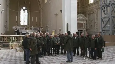 Il Coro Cortina si esibisce in una chiesa aquilana colpita dal terremoto dell’anno scorso